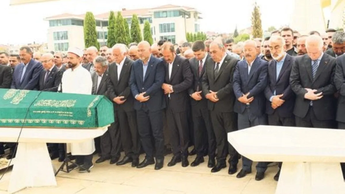 MHP’li Feti Yıldız’ın eşi son yolculuğuna uğurlandı