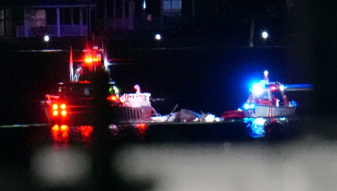 SON DAKİKA HABERİ: ABD’de askeri helikopter ile uçak çarpışarak düştü: İşte kuleyle pilotların son konuşması