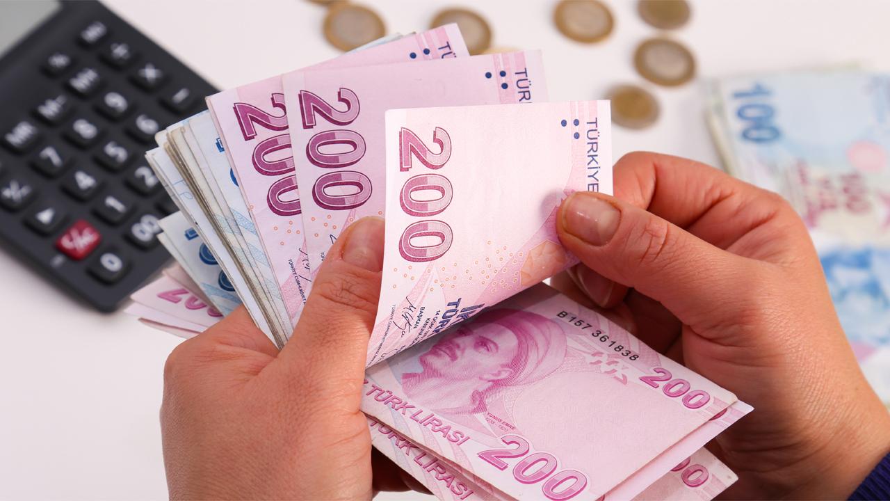 Emeklilere zam farkı bugün yatacak
