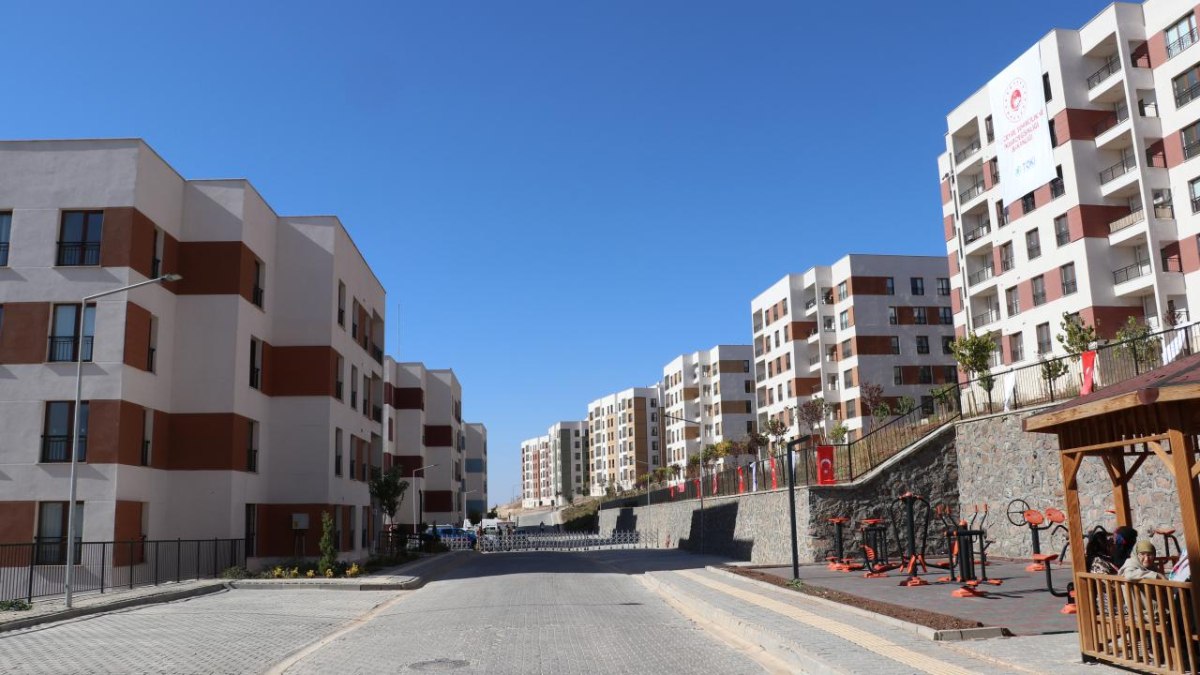 Kilis’te evlerine kavuşan afetzedeler devlete minnettar