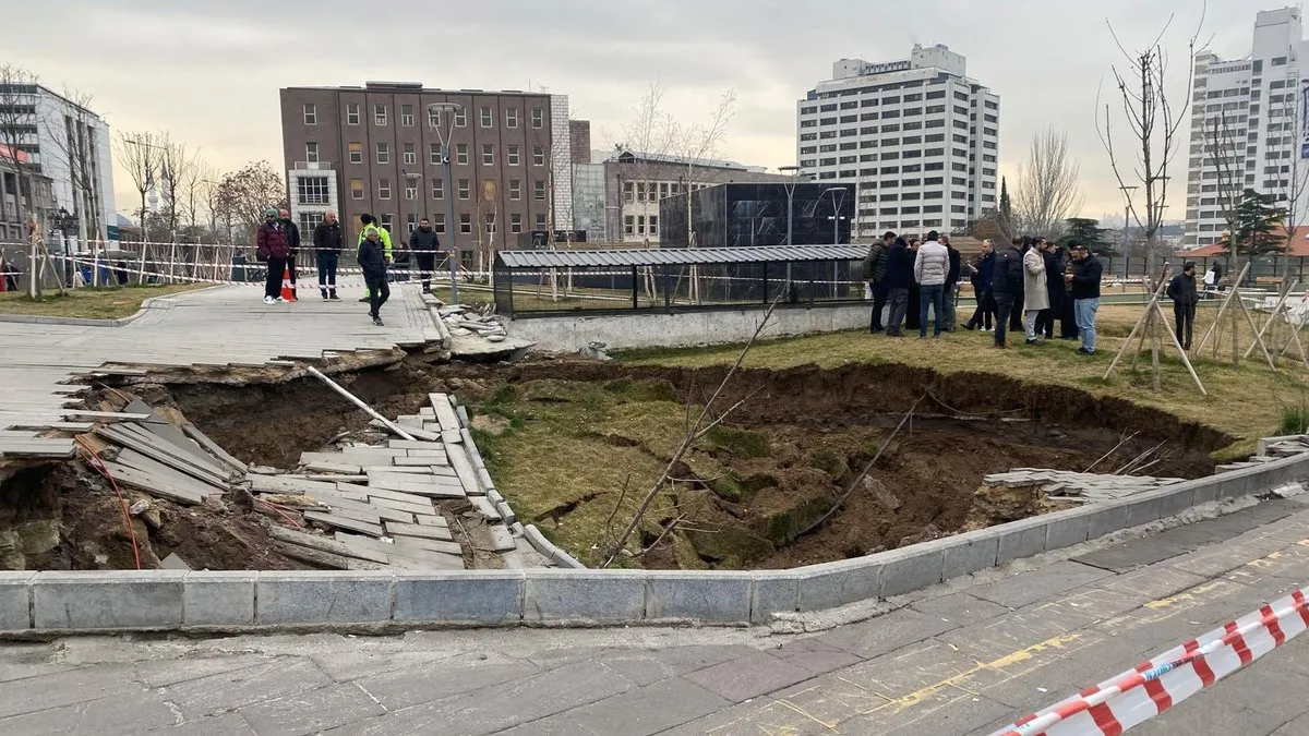 Mansur Yavaş’ın büyük rüyası çöktü: Ulus Meydanı 1 yıl bile dayanamadı!