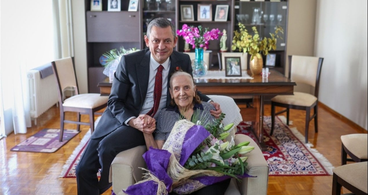 Özgür Özel, İzmir’de ilkokul öğretmenini ziyaret etti