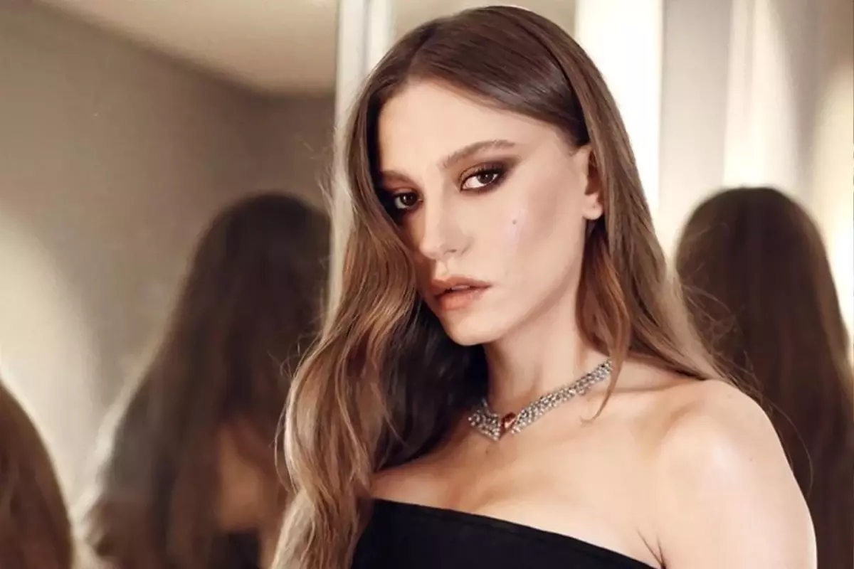 Serenay Sarıkaya, Paris’te ortaya çıktı
