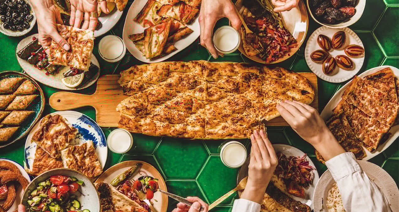 Uzmanı uyardı: İftarda yemek bekletmek tehlikeli!